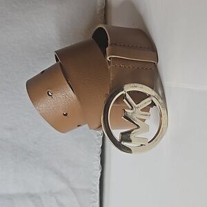 Michael Michael Kors  Genuine Leather sz M Tan with Gold hardwear  Pre-owned